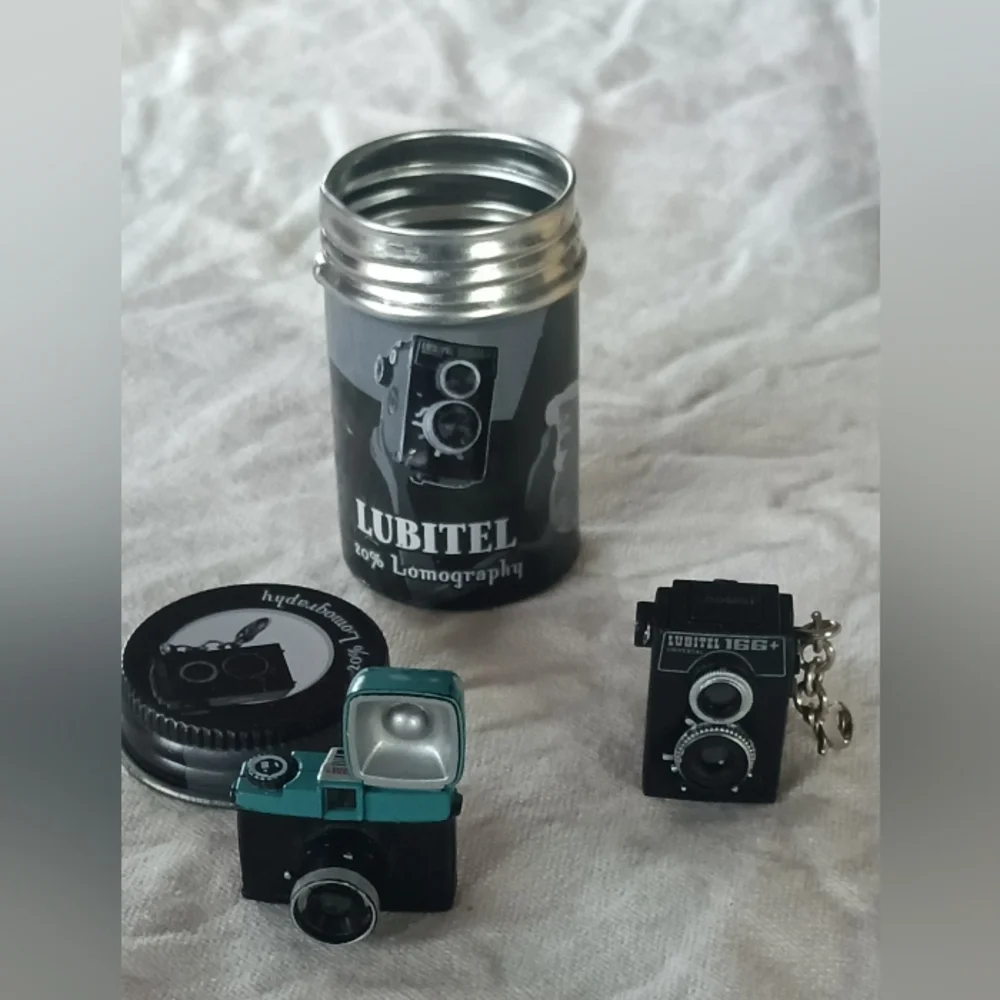 Black and Teal Simulated Camera Set